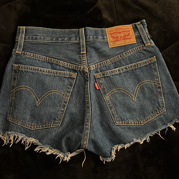 women’s 501 levis denim shorts - Picture 2 of 3